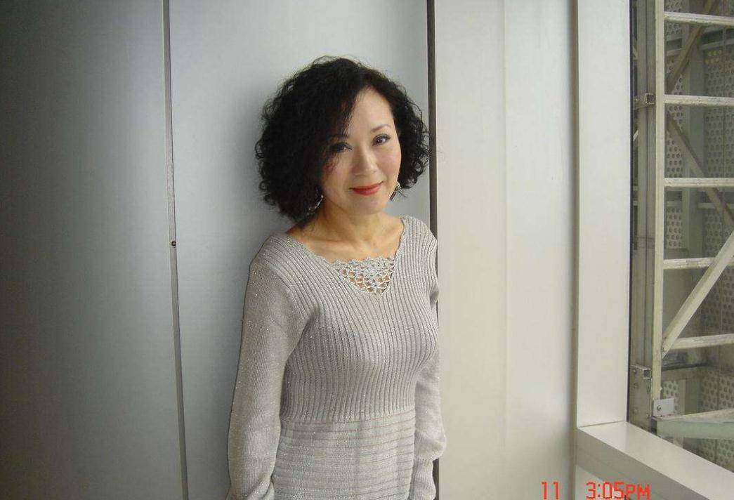 面对绯闻,魏秋桦表示,自己不介意忘年恋,但是与盛品儒并不是恋人关系.