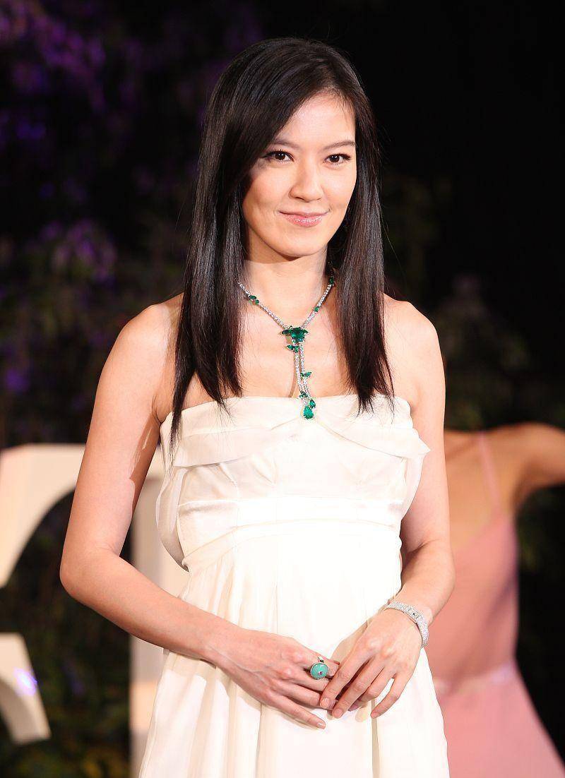 林熙蕾还是那么的美,穿着简单还不修图,依旧那么高级