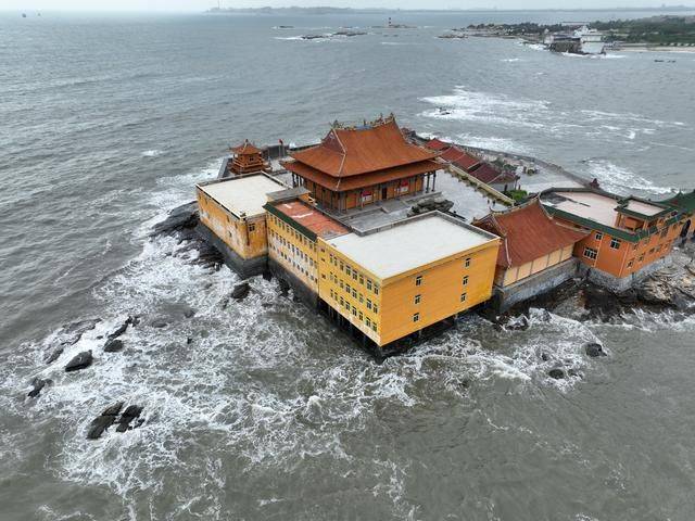 住在这睡得着吗？神奇的海上寺庙，国内难得一见