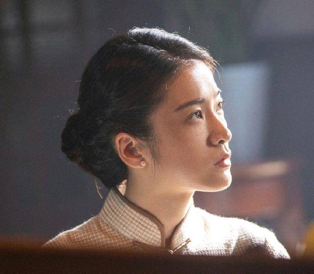 《理想照耀中国》之《同行》开播,张雪迎演的伍仲文广受好评_电视剧