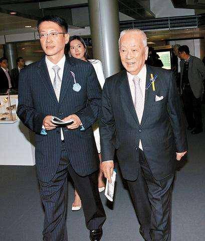 身家超4百亿,对痴呆妻子不离不弃,每月却只给儿子几十万生活费_许世勋