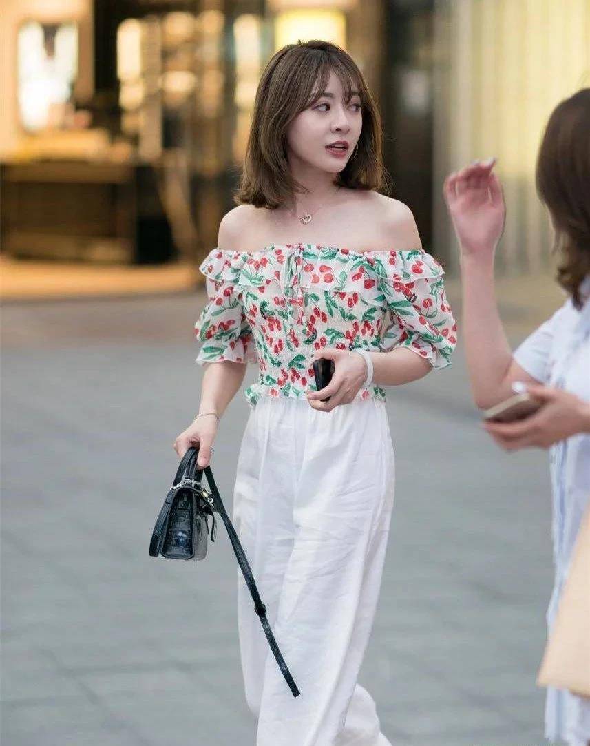 最能凸显女性锁骨美的一字肩服饰 无论怎么穿都很有女人味 时尚 个性 美女