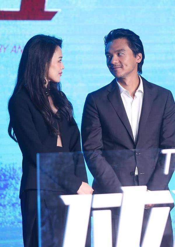 原创舒淇冯德伦合体亮相全黑简约风时尚潇洒俊男美女太般配