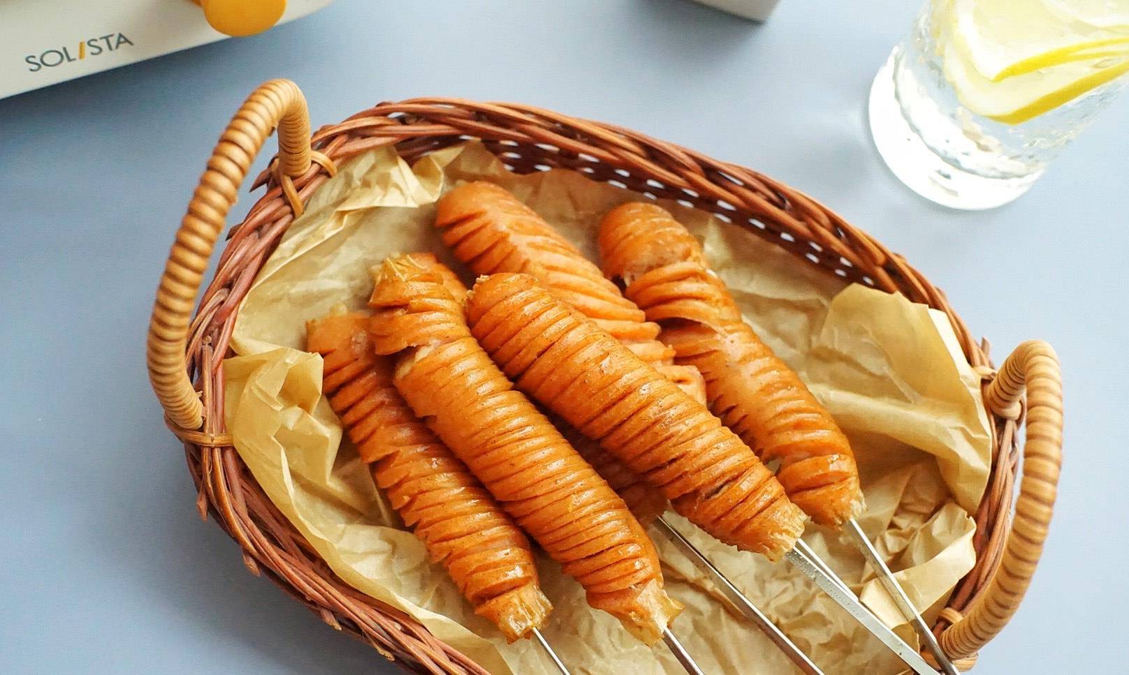 试试这款无油烟的烤肠,卫生健康,香口好吃,小朋友每次都吃不腻_热狗