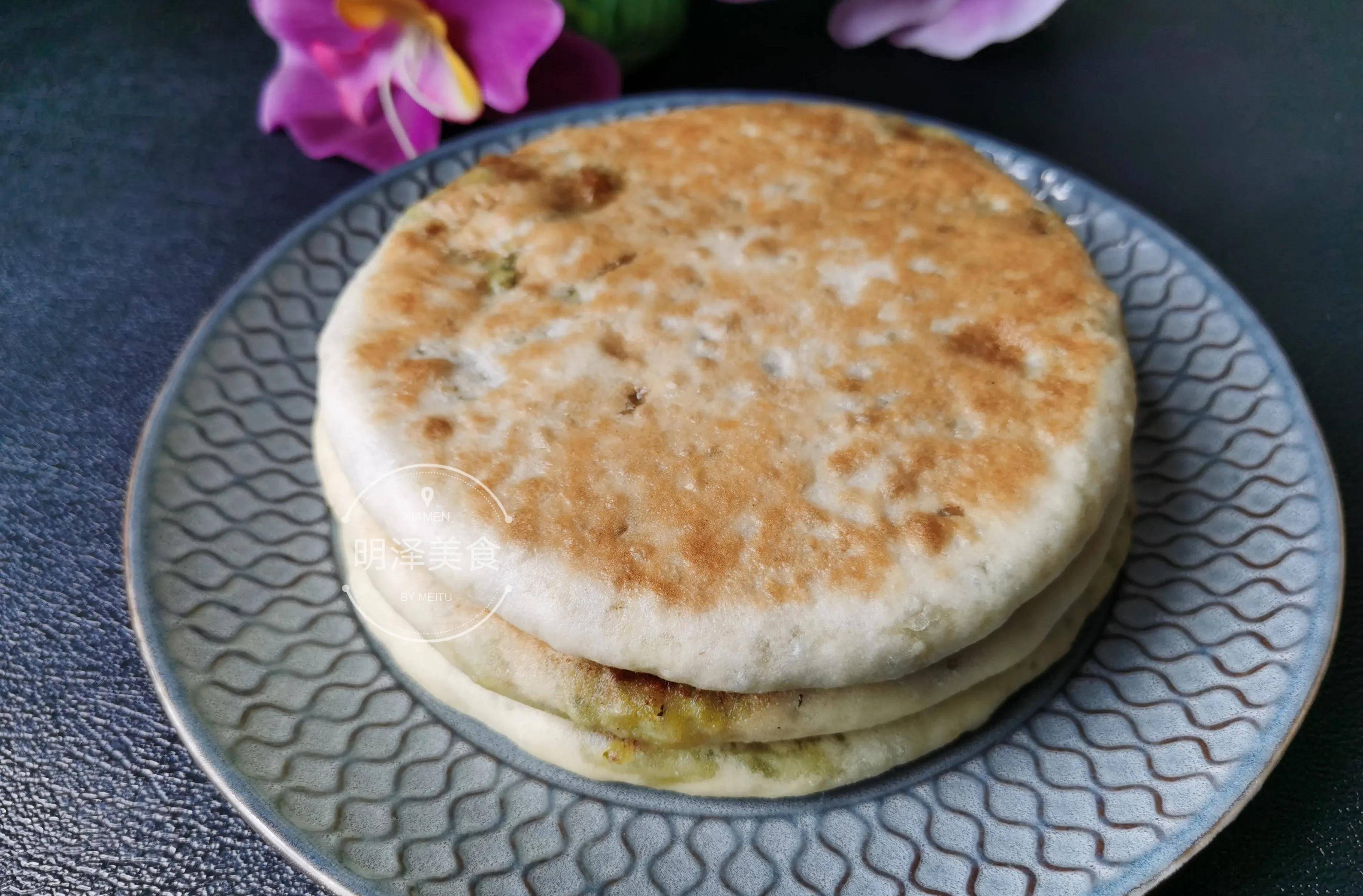 原创馋了好久的雪菜大饼今天终于吃到了还是当初那个味儿