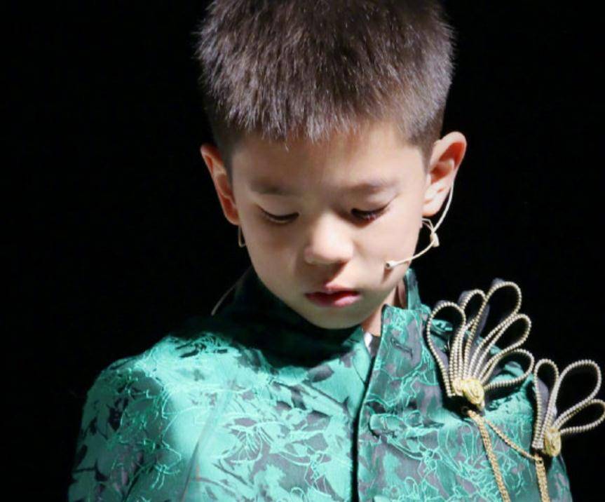 原创霍思燕杜江儿子也开始演戏8岁嗯哼越来越帅五官还撞脸李现