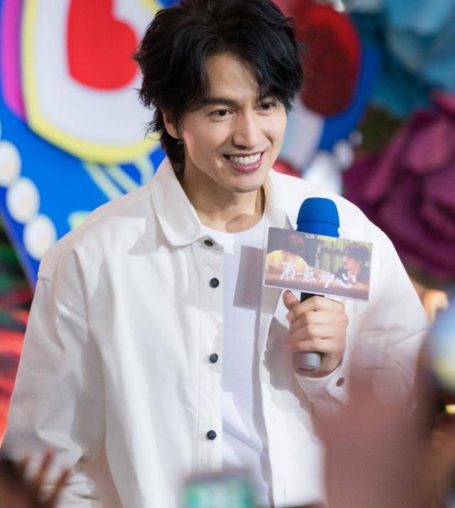 44岁言承旭形象大变,换了发型如"整容",还以为是国外欧巴_西装_造型