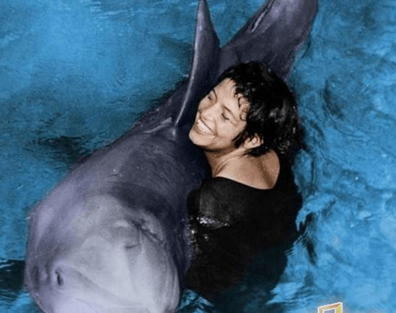 她曾与海豚恋爱，因争议极大被迫终止