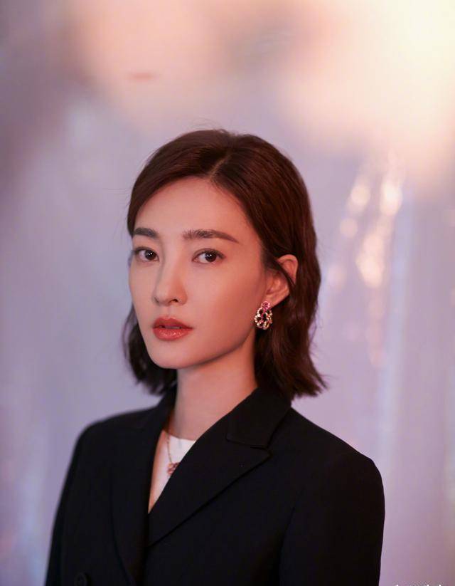 原创王丽坤不愧是淑女型人设从穿搭就能看出来一种温婉端庄之美