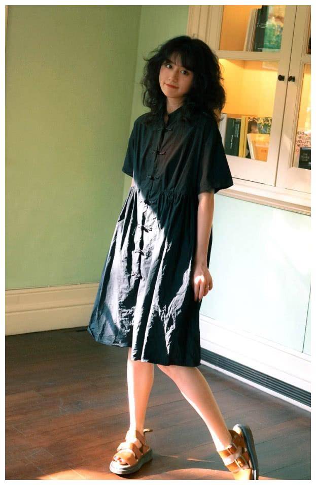 原创黑尾酱新发型似蓝魔仙被说丑你没看过她电线头更一言难尽