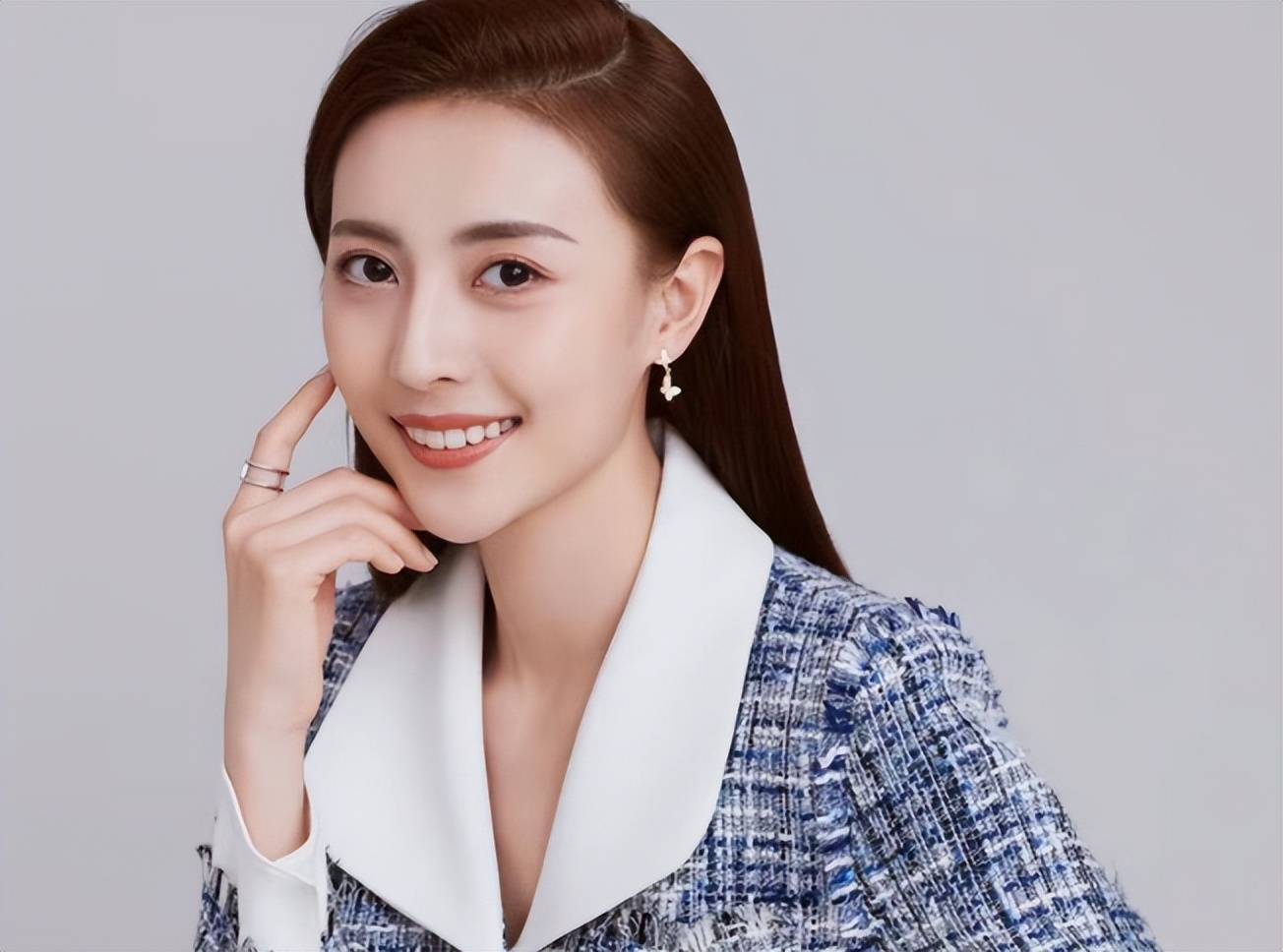 央视美女主持人张舒越高分考上北大研究生优秀的人生无需解释