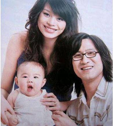 汪峰:初恋殉情,女友18岁生娃,5段恋情,3个孩子3个妈