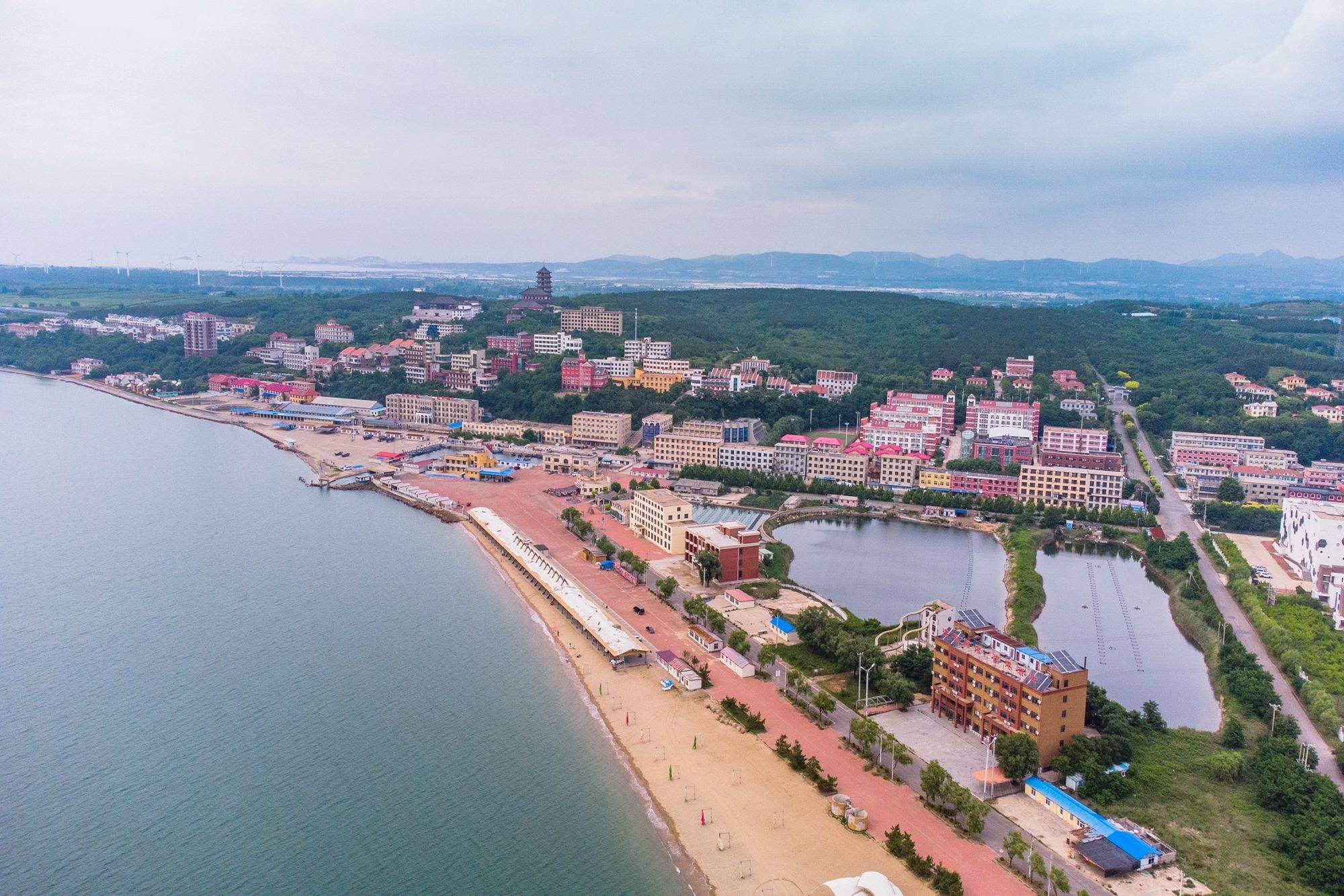 大连仙浴湾海滨度假区,环境优美,空气清新,是旅游休闲的好去处_沙滩