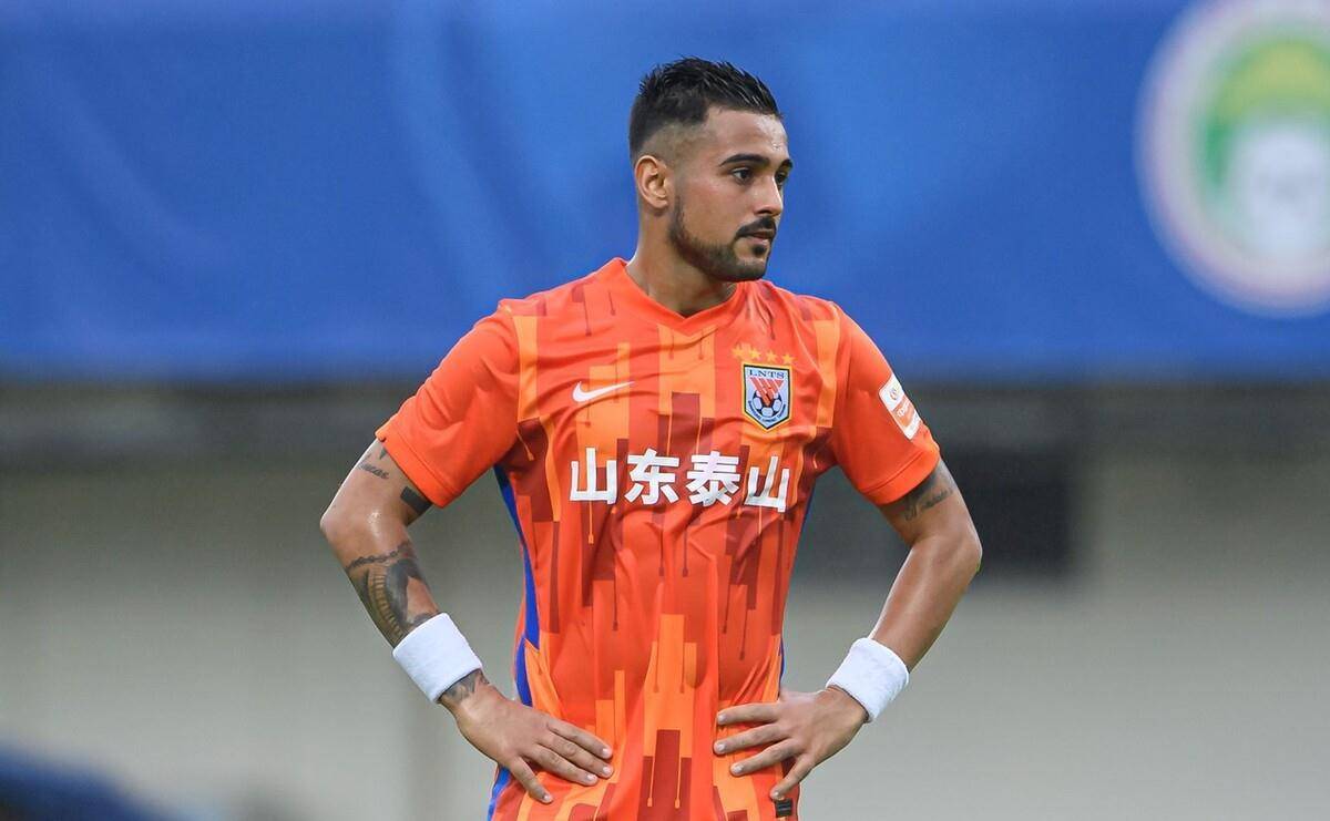 山东鲁能泰山队与北京国安队交手,莱昂纳多建功,山东泰山队取得1个