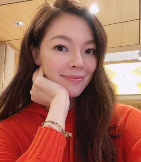 12岁千金身材不输蔡依林,穿高奢显贵气_馨莹_女儿_林淑如