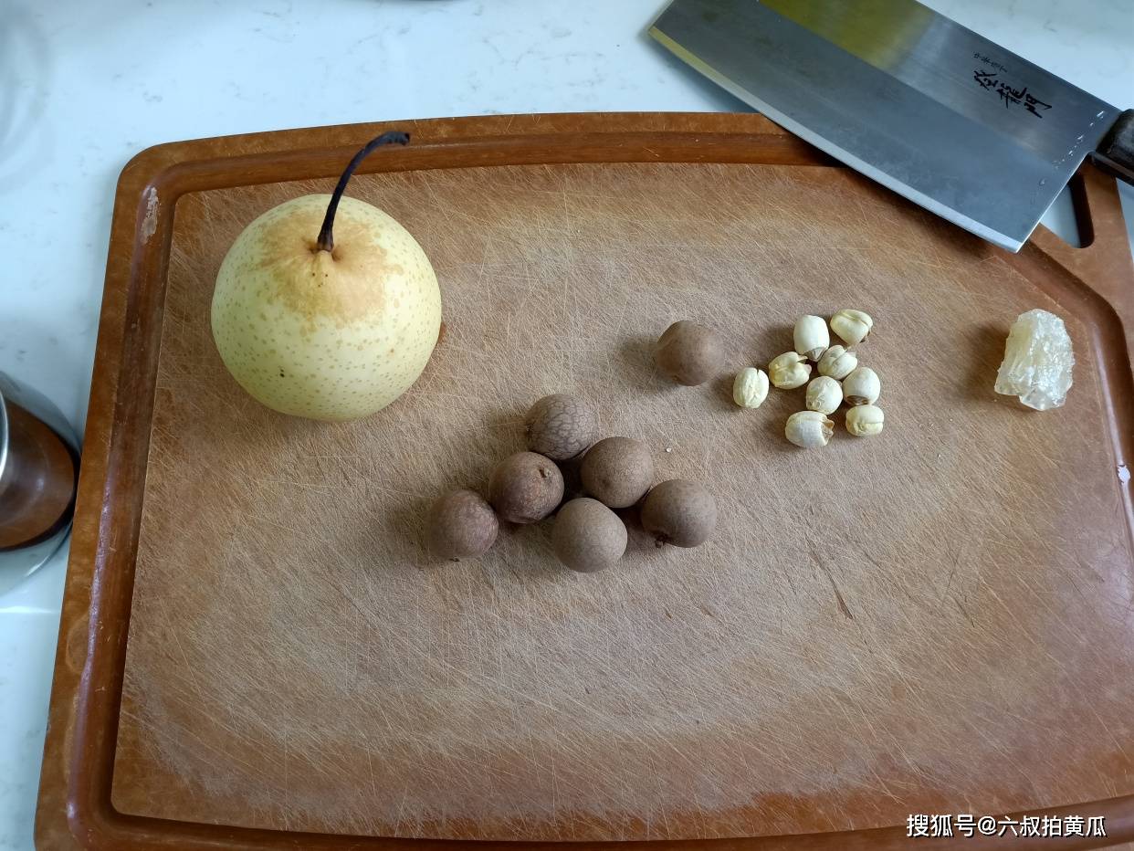 最近迷上吃烤梨,太香太好吃,难怪外面卖18元一杯还被抢购_李泌_杯子