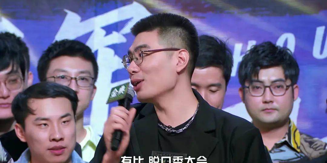 大家都很兴奋,程璐和王建国想保住原本的领导位置,其他人渴望新的机会