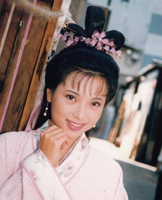 原创最美郭芙傅明宪28岁嫁入豪门丈夫破产与霍启刚朋友相恋