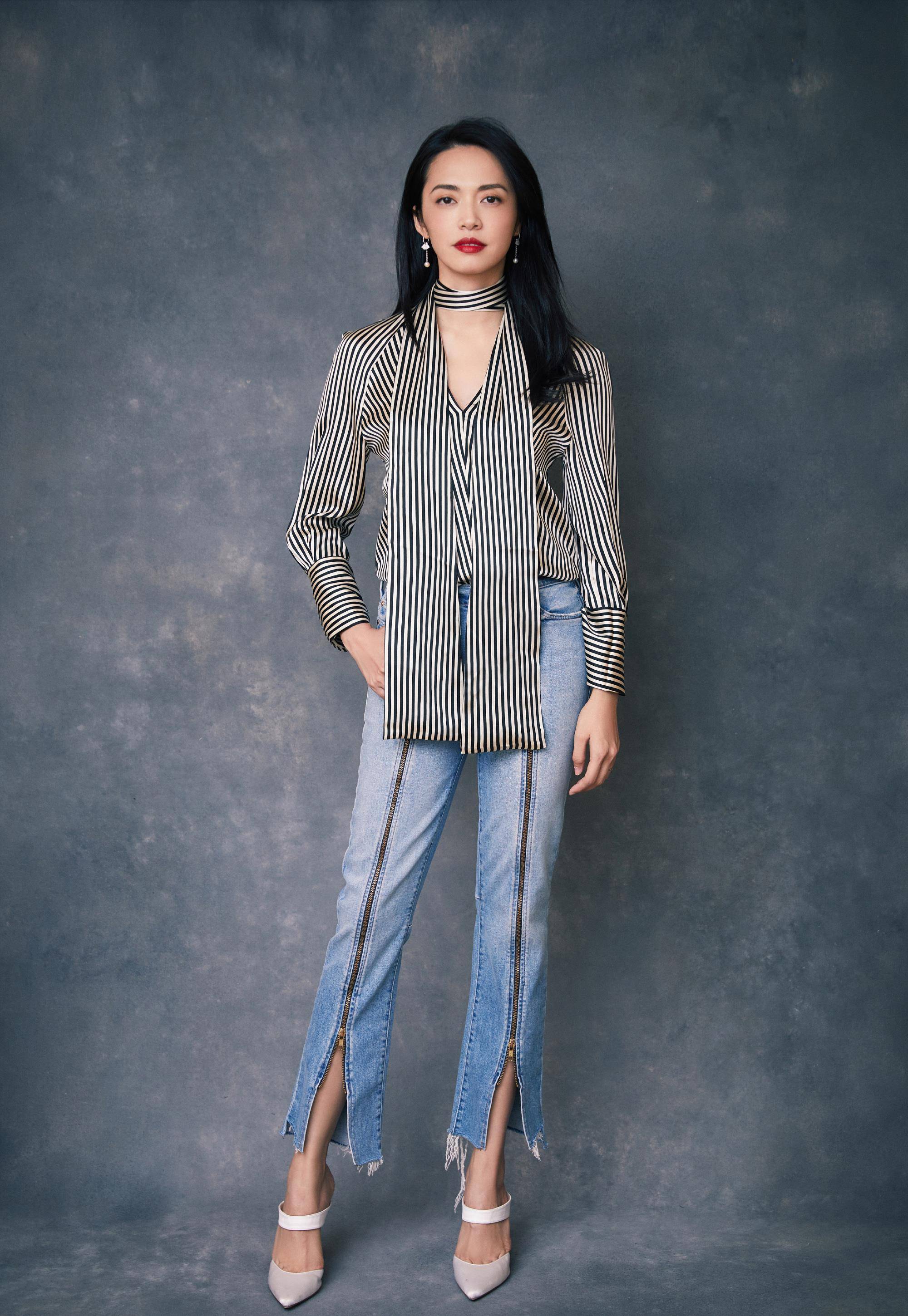 原创40岁姚晨也放开了时尚穿白色西装秀身材优雅高级又大气