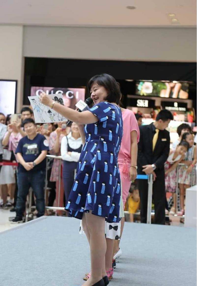 同时也能让自己身材比例变得更加的修长一些,不得不说鞠萍真是不会老