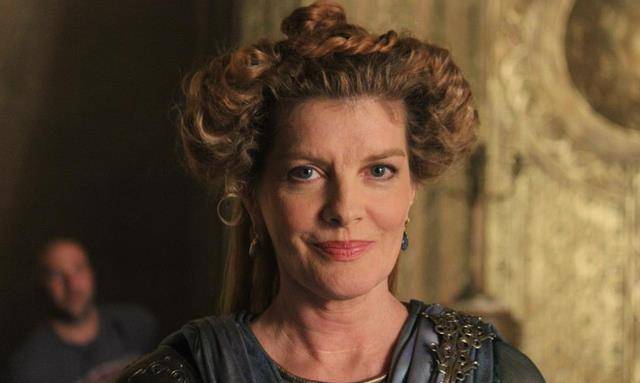 因为黑暗精灵的入侵,雷神在这部电影里失去了自己的老妈弗丽嘉,然后