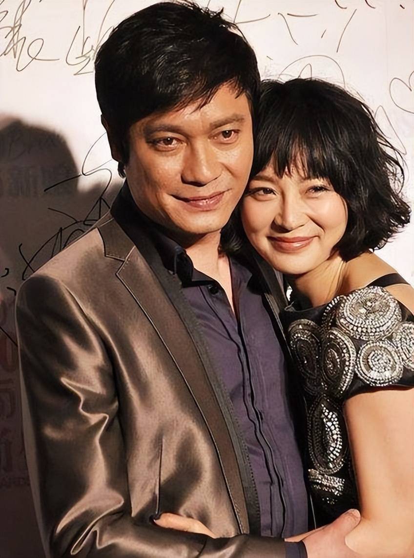 罗嘉良抛弃相爱28年的方敏仪投入苏岩怀抱如今他幸福吗