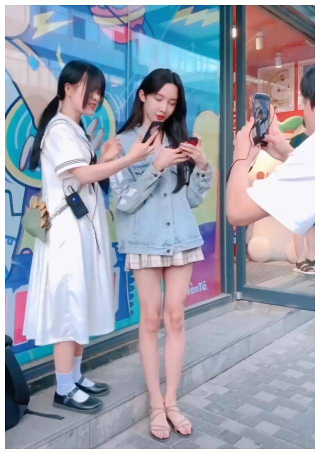 路人手机中的艾比火了!