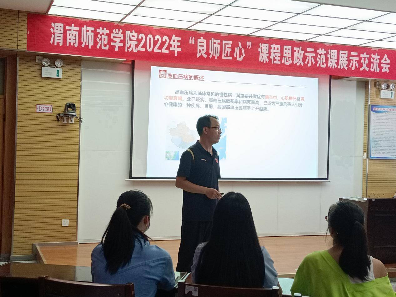 杨睿奕美术学院 何娇教育科学学院 杨方琦音乐学院 董纾含数学与统计