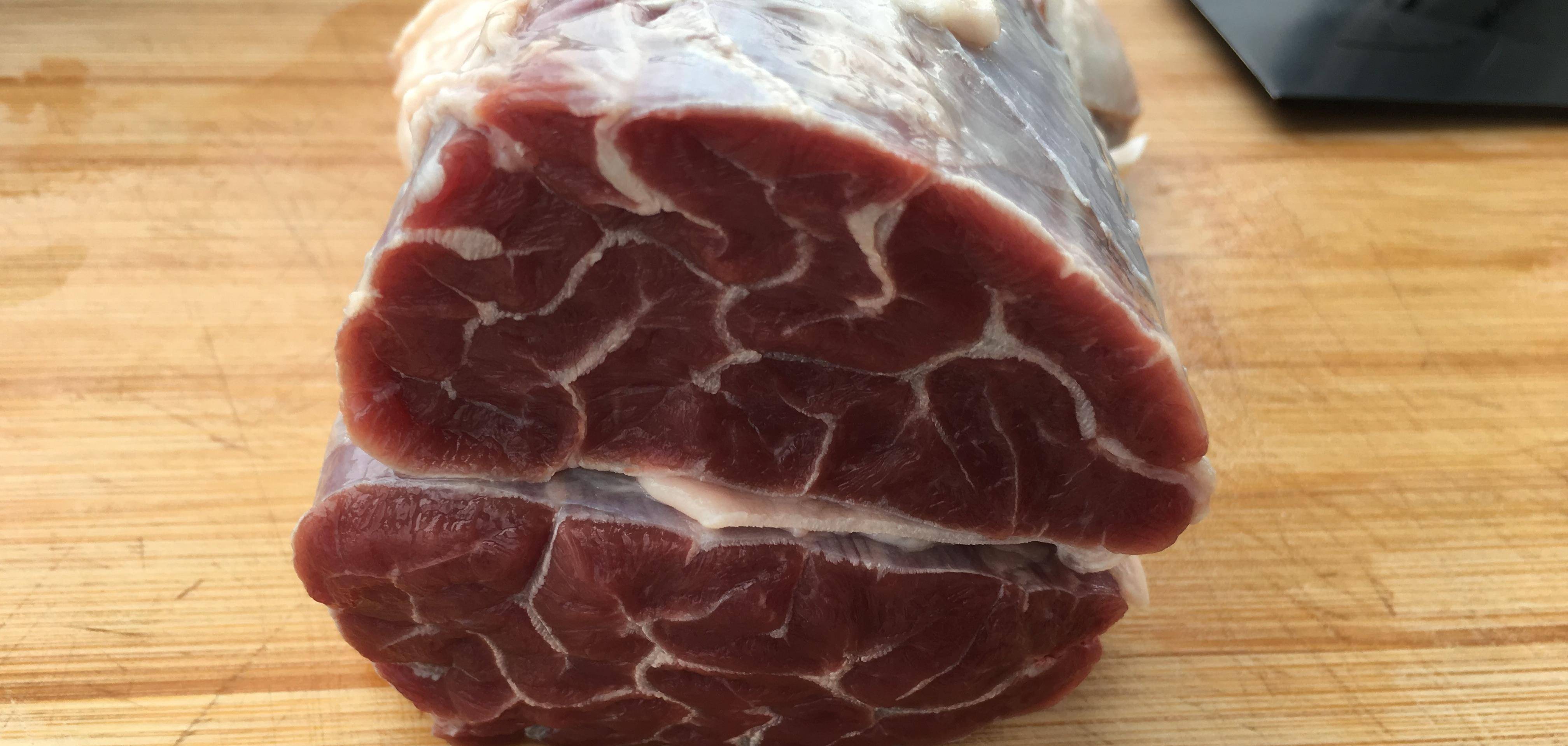 1条金钱腱加入简单的调料就可以做出喜欢的酱牛肉空口吃也不咸