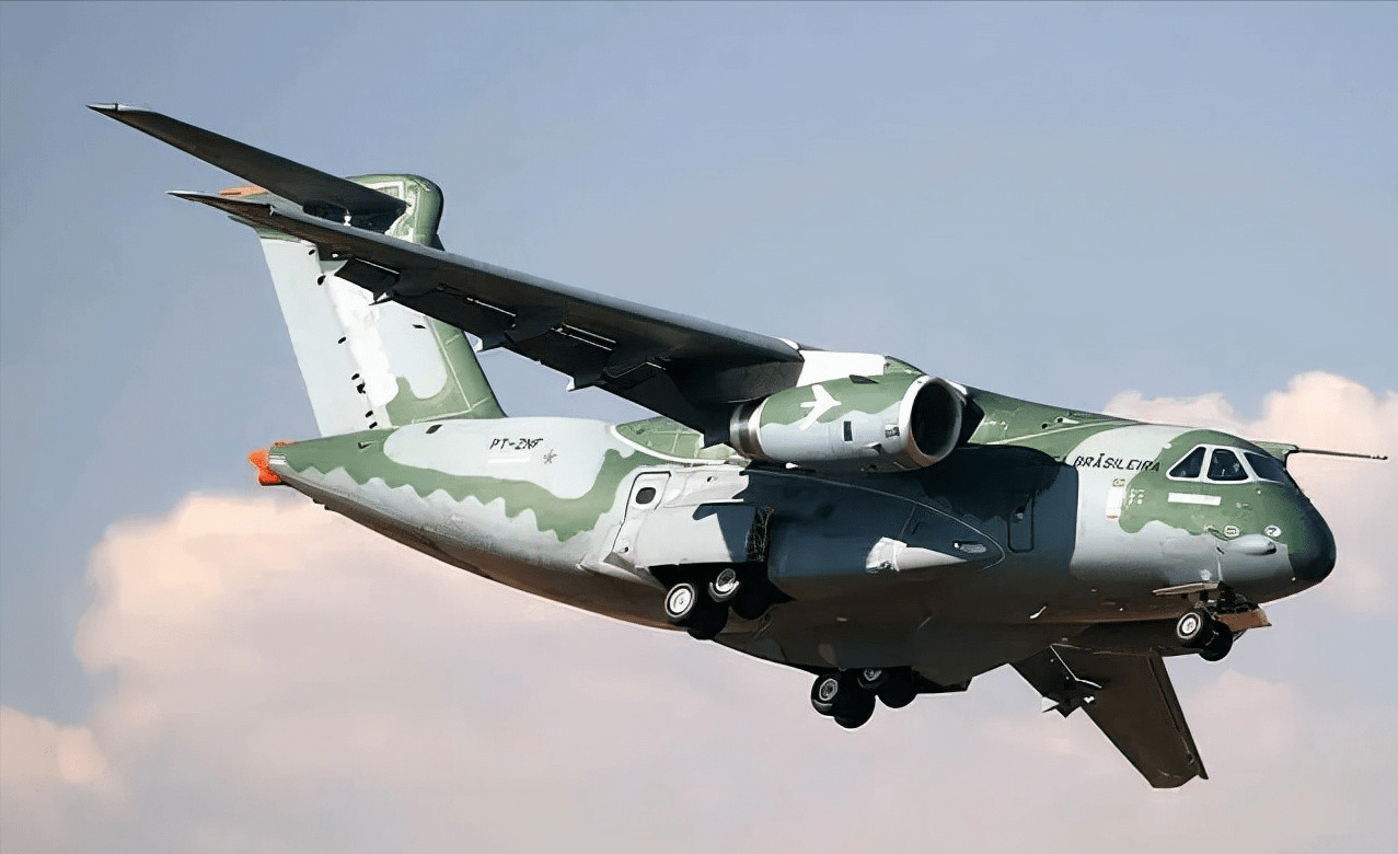 4架c-130h/h-30运输机,配属第501"野牛"中队,未来将由kc390取代,进行