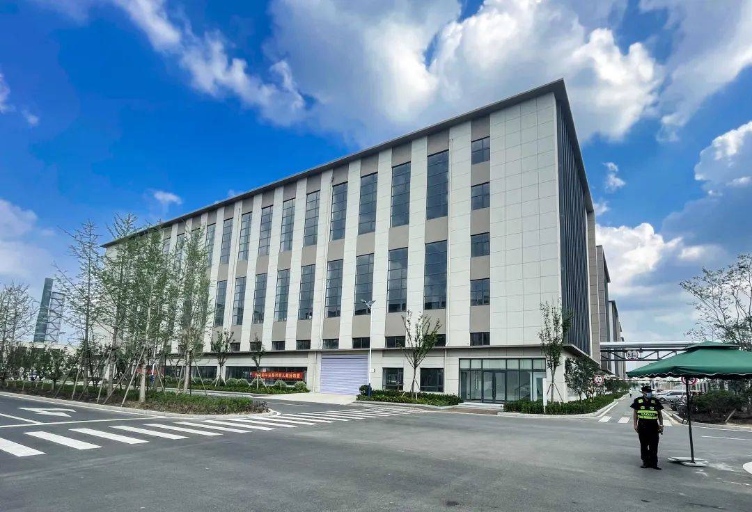 蓝表面科技生态示范园的现代环保智慧复合厂房完全可以满足"工业上楼"