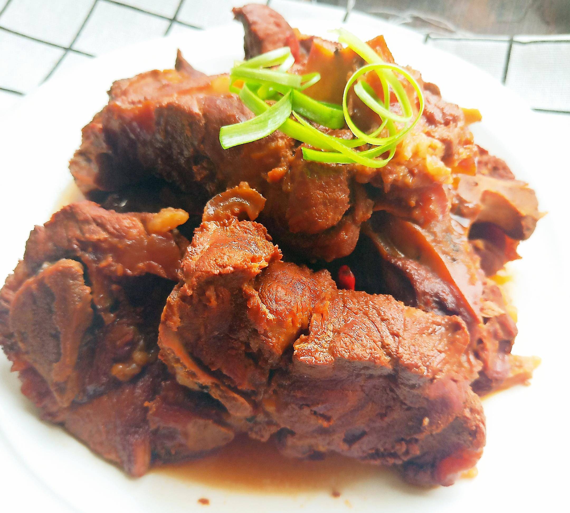 猪骨头还是应该这样做,肉质软烂外观诱人,大口吃肉感觉真好_孩子_姜片