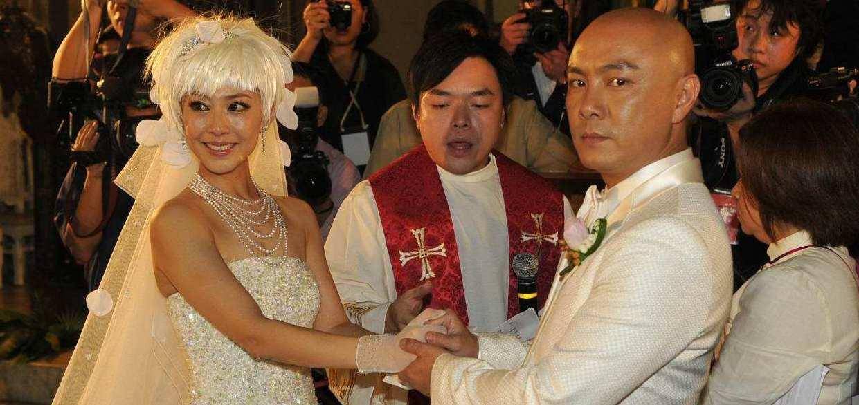 在自己穿的衣服上,张卫健的妻子张茜可以说,无论是在私人场合还是在