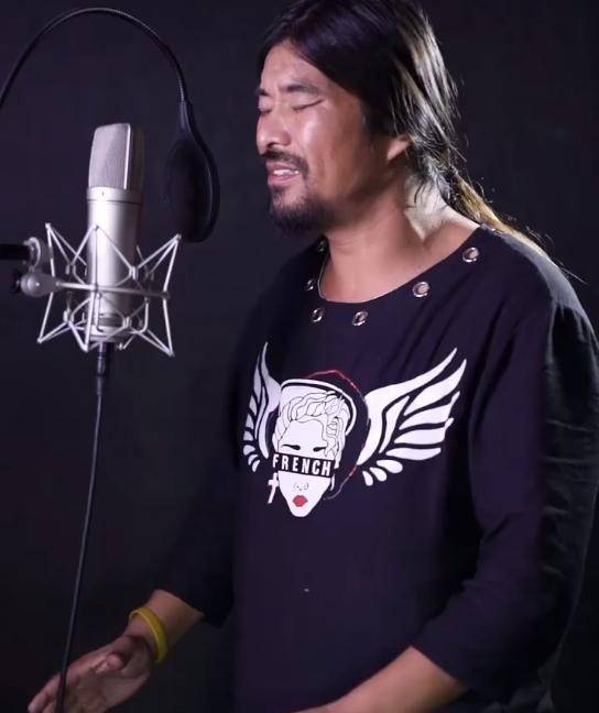 但是面筋歌敢于追逐梦想,在参加《中国梦之声》这档节目时,面筋歌打扮