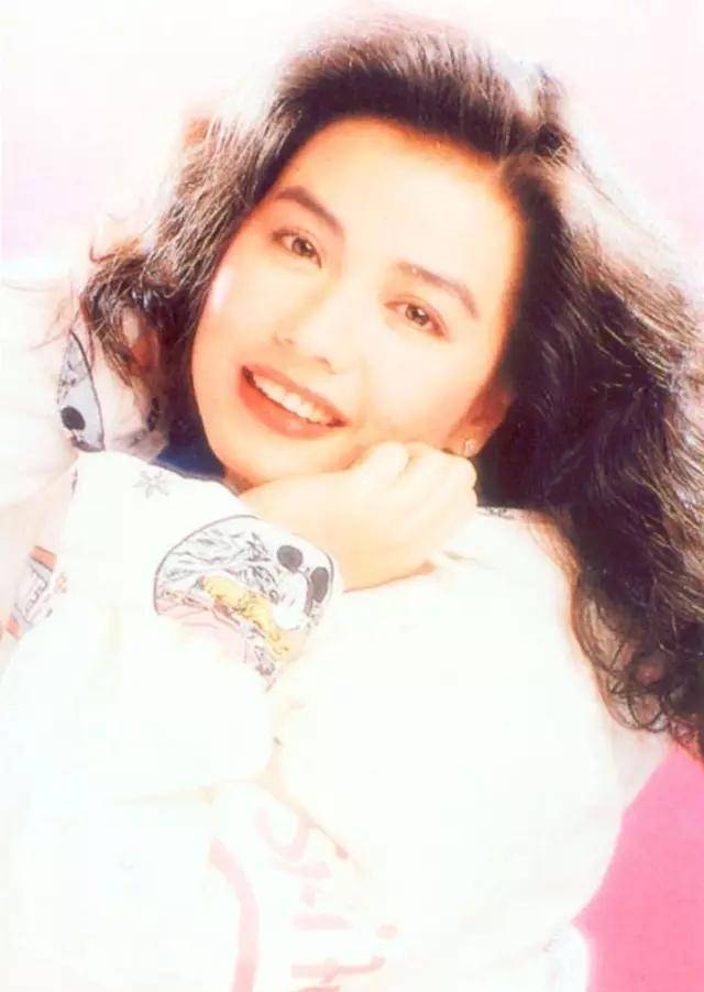 钟楚红:我年轻时有多美,就连张国荣夸我颠倒众生,如今却成这样_成龙