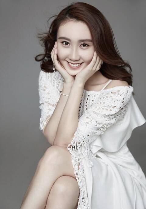 她是星二代电视美女主持父亲水均益不希望过早地在公众爆光