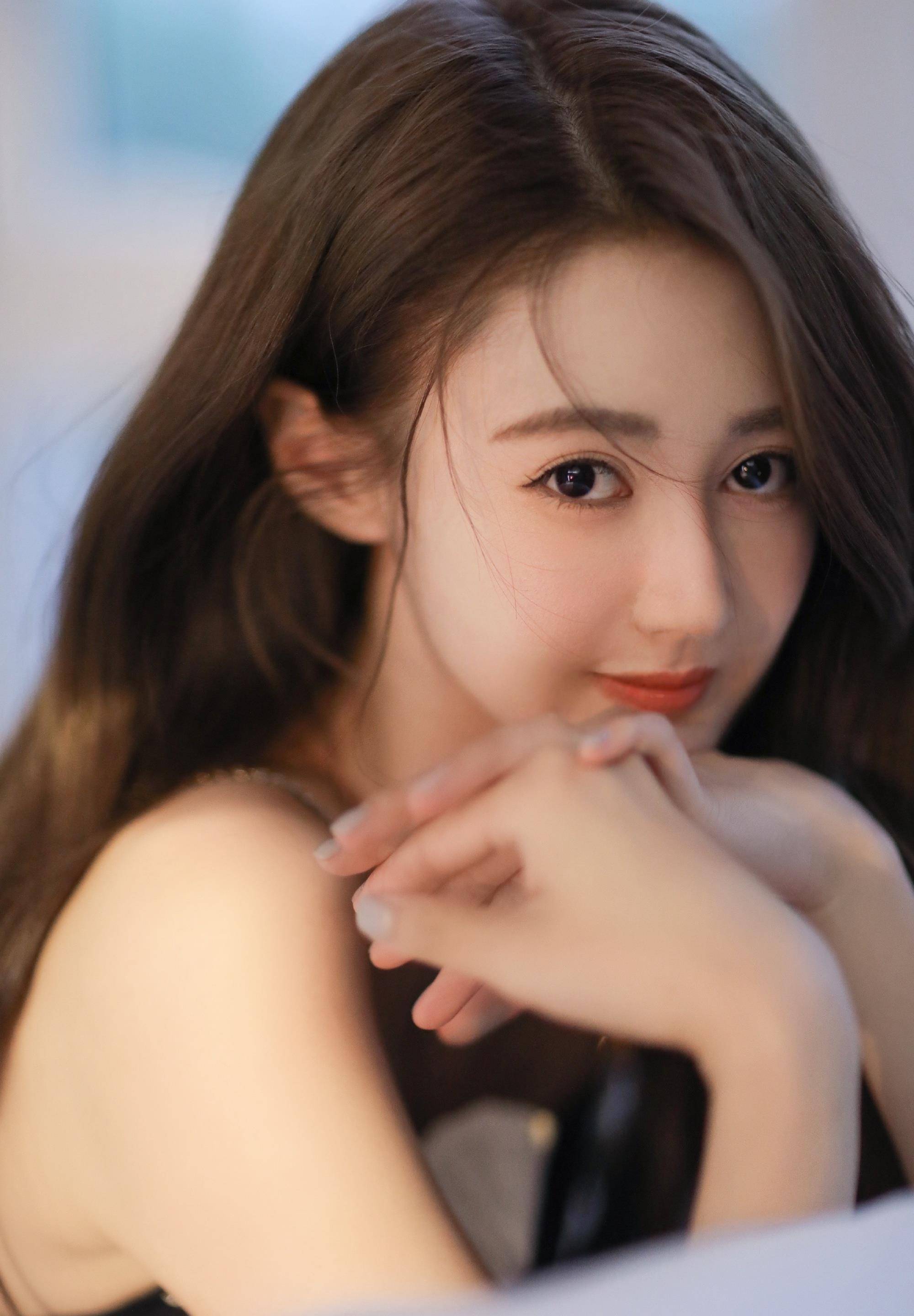 郭品超女友马泽涵晒最新写真,黑色长裙露白皙美背_照片_#hanhan_留言