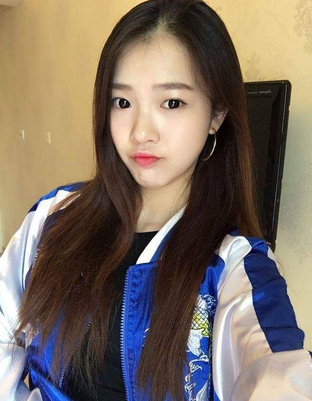 周梓倩参加了上海东方卫视的加油美少女节目,这个节目和后来的创造101