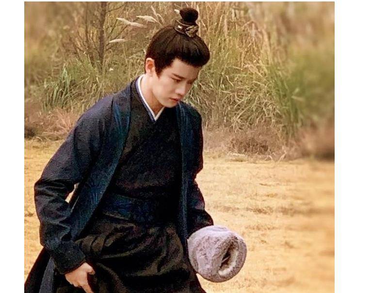 路人镜头下的任嘉伦,才是真正的火力全开,气场十足!_角色_时候_任国超