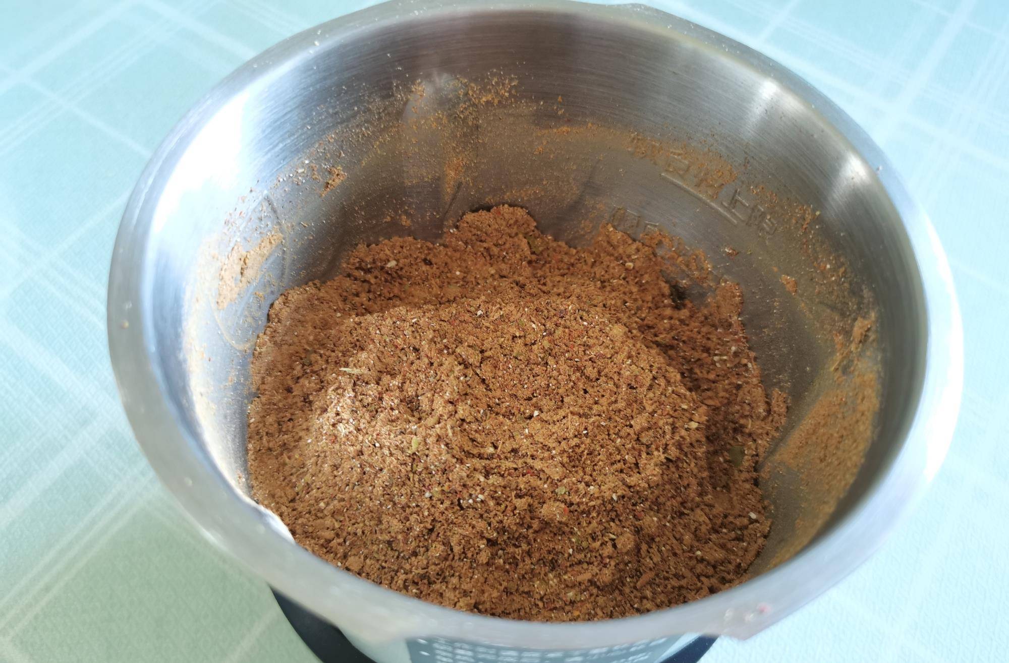 原创家庭自制五香粉就是用这些材料磨出来的太香了做一次吃一年