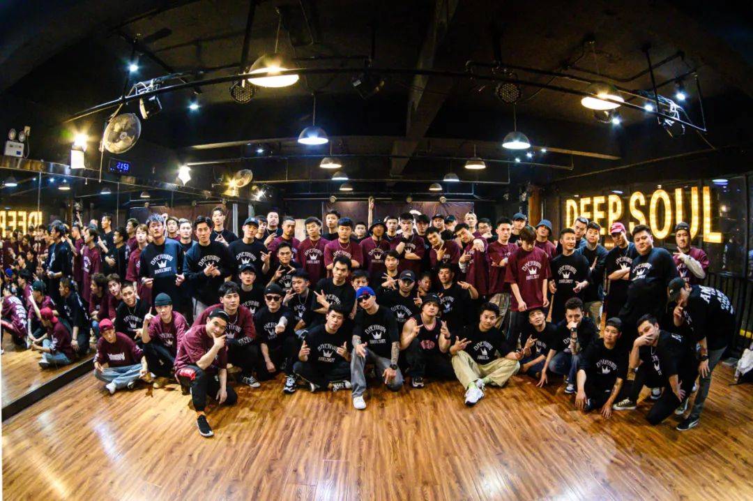 角斗舞仕街舞名人堂之bboy刘震宇乐乐