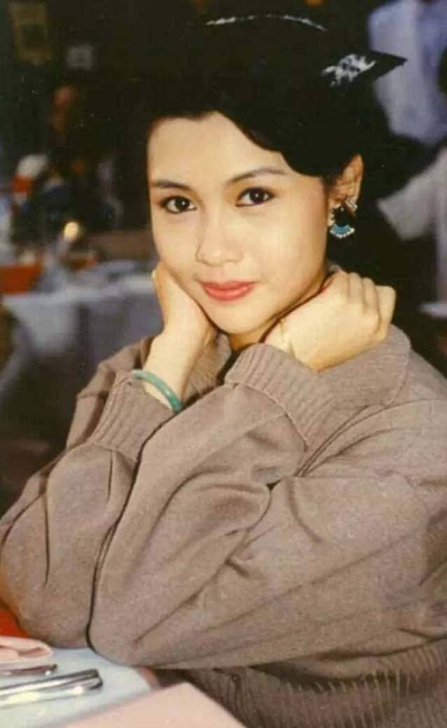 王晶为她疯狂,一手将她捧红,她却转身嫁入豪门_香港_邵仲衡_黄莺