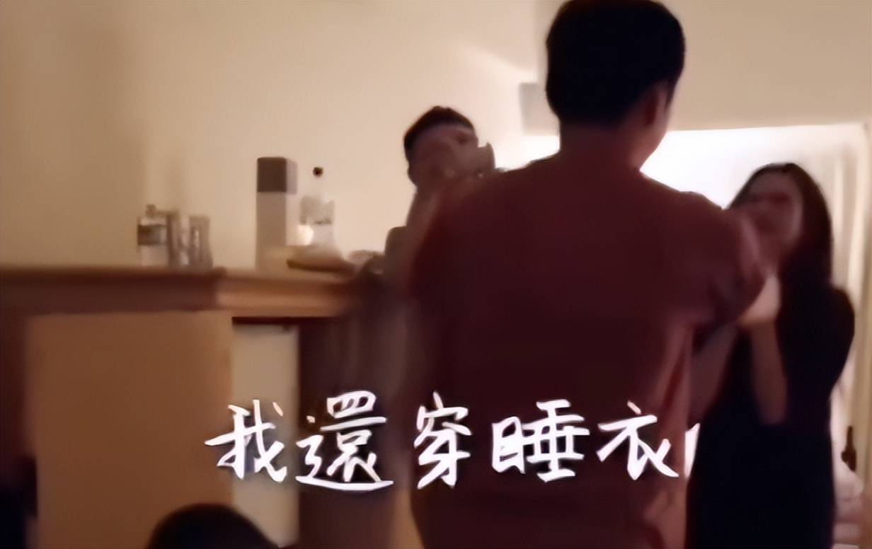 杨丞琳晒两人牵手照为丈夫庆生,李荣浩回应送飞吻