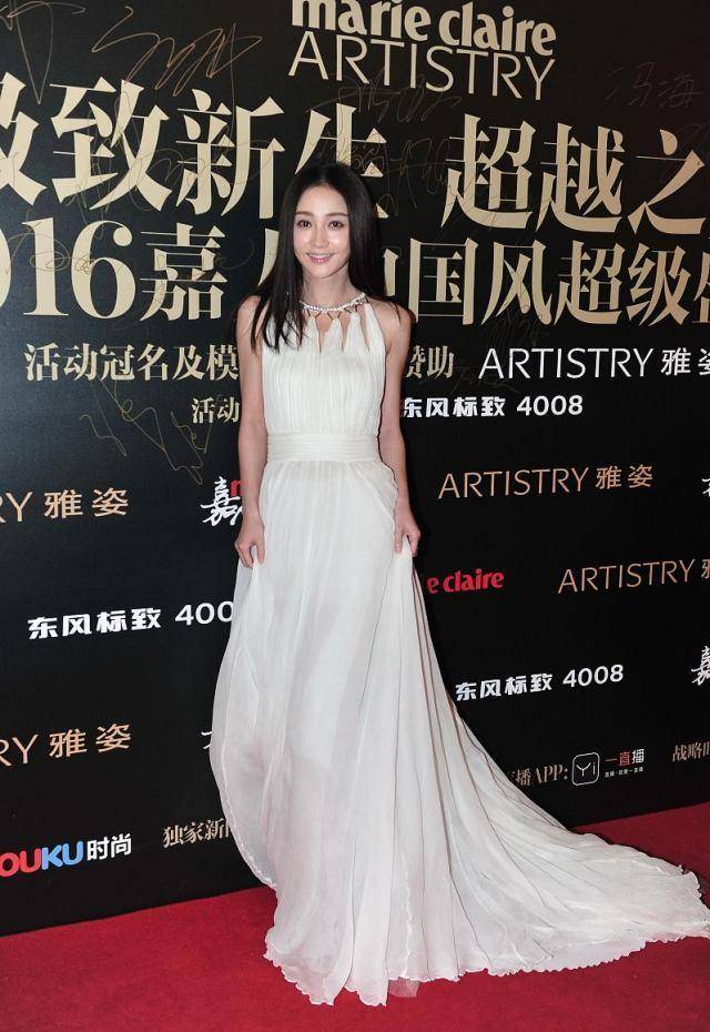 原创姚笛才是气质女神穿白色纱裙优雅浪漫美得像是新娘子