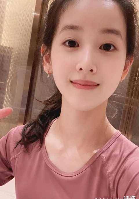 原创26岁章泽天晒刘强东视角撸铁照大秀身材却意外曝光豪宅内景