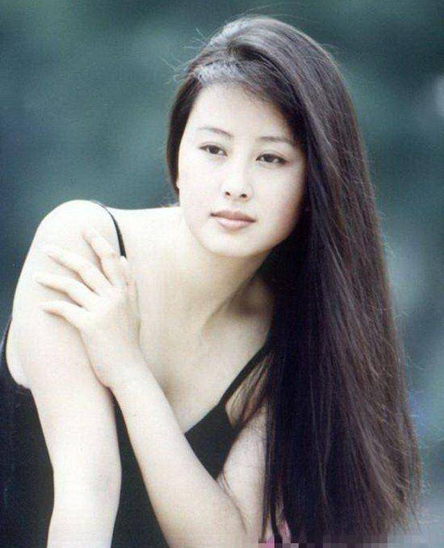 模特,转行演员后凭一剧成名,如今皈依佛门被遗忘_余小雪_角色_谢玉敏