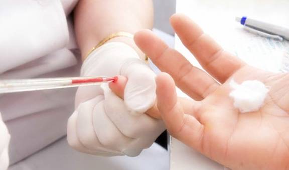 糖尿病采指尖血,哪一个手指最好?