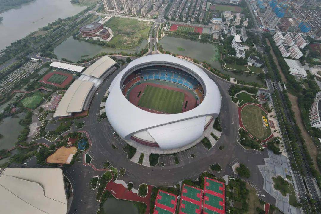 浙江计划在赛季前申办csl,包括湖州奥林匹克体育中心,黄龙体育中心和