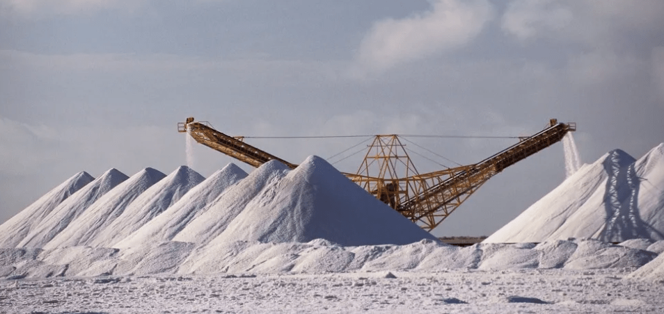 原创出国打工如果给你月薪30000让你来老挝钾盐厂务工你愿意吗