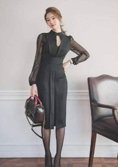 原创52岁杨澜罕见秀恩爱穿黑色连衣裙配丝袜端庄优雅满满高级范